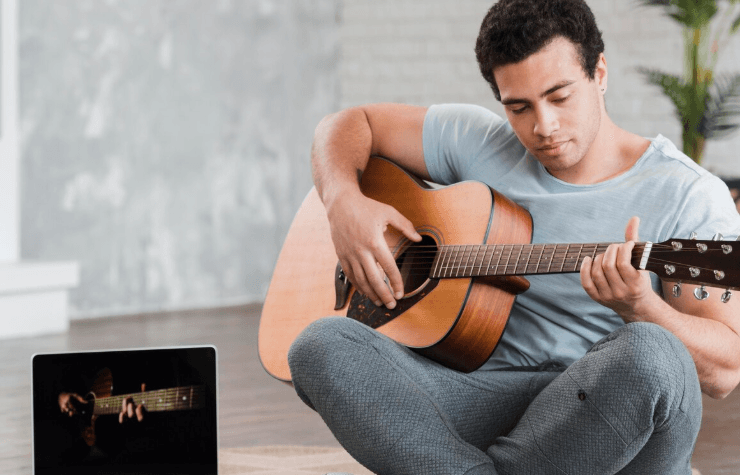 Pentatónica menor en guitarra: fórmula, notas y uso